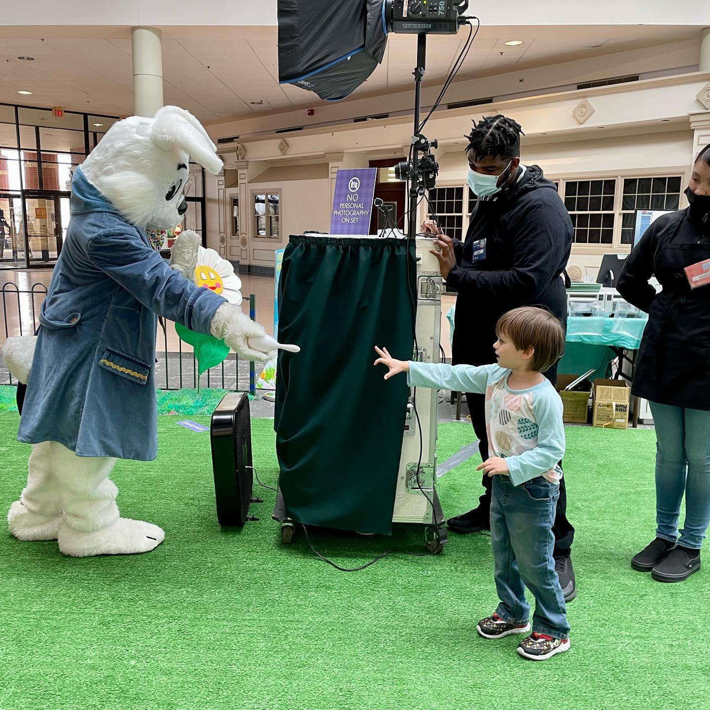 a-boy-with-autism-meets-the-easter-bunny-for-the-first-time-to-get-his-photo-taken