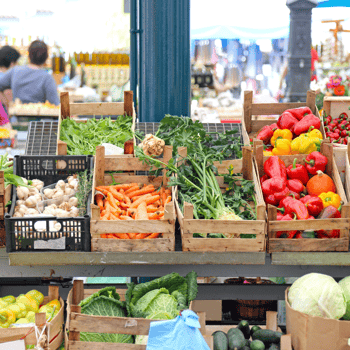 Veggies on a farmers market stand.