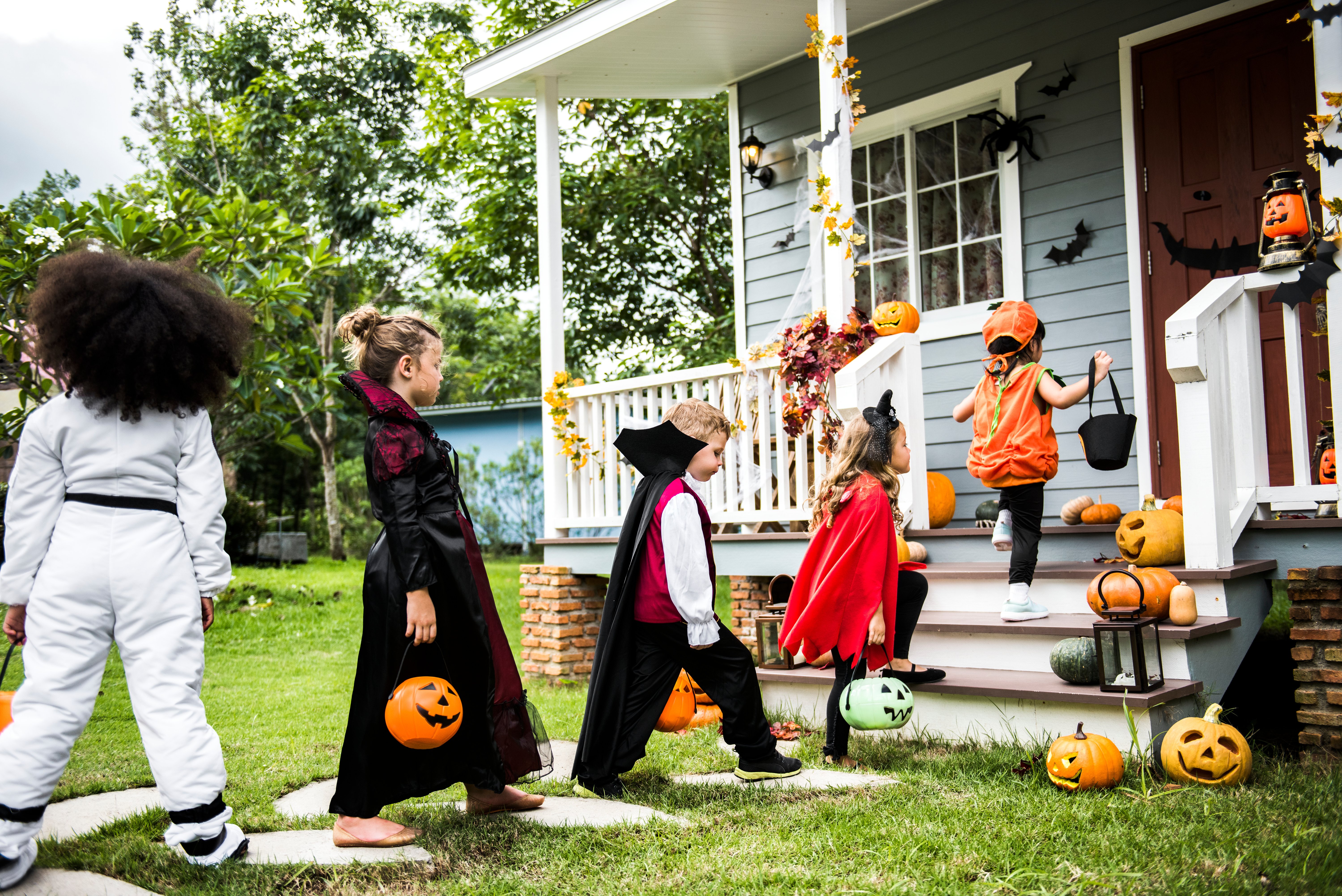 kids trick or treating for halloween