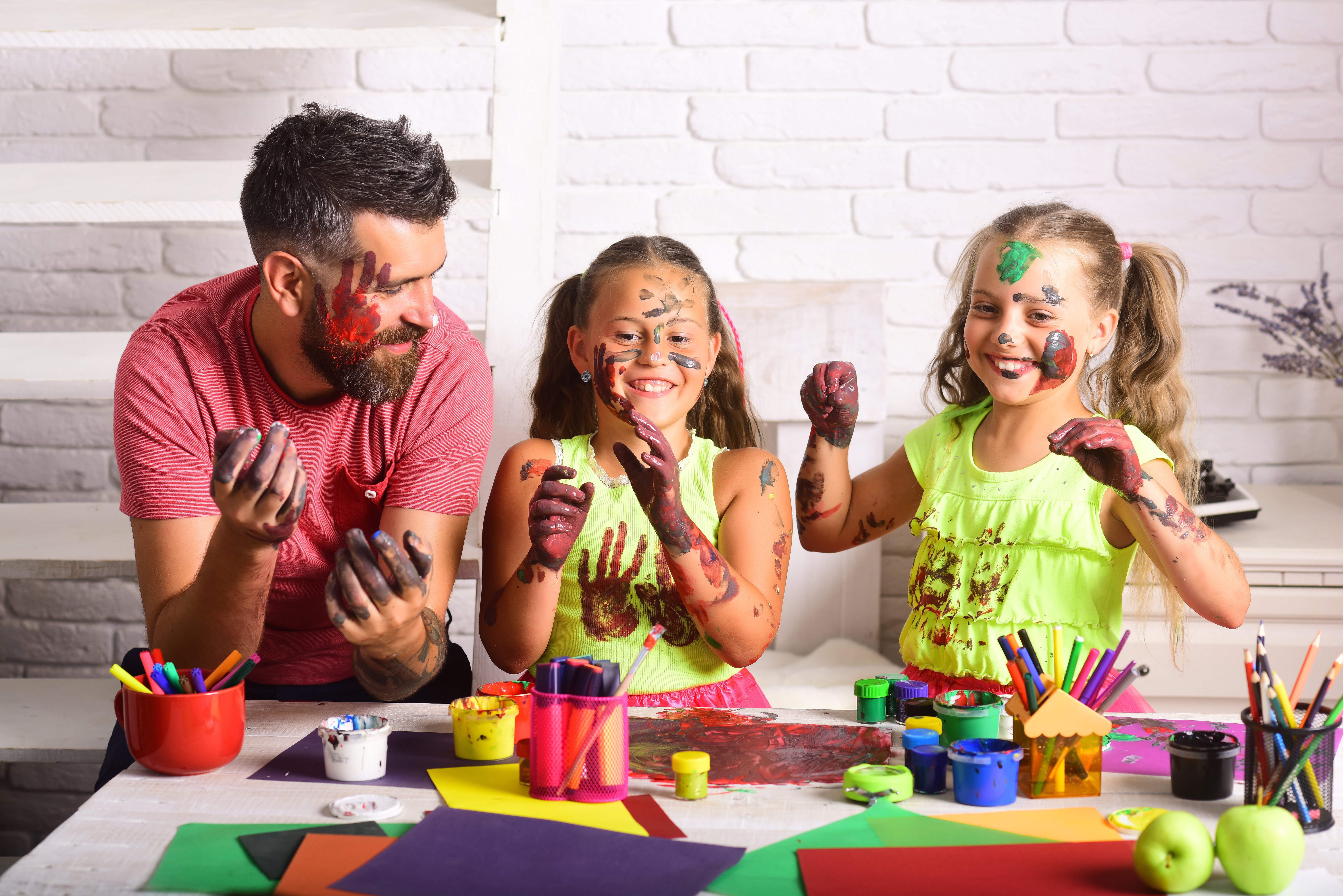 craft-Crafting-family-art-activities-finger-painting