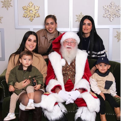 What to Wear for Santa Photos: 5 Outfit Ideas for the Perfect Picture