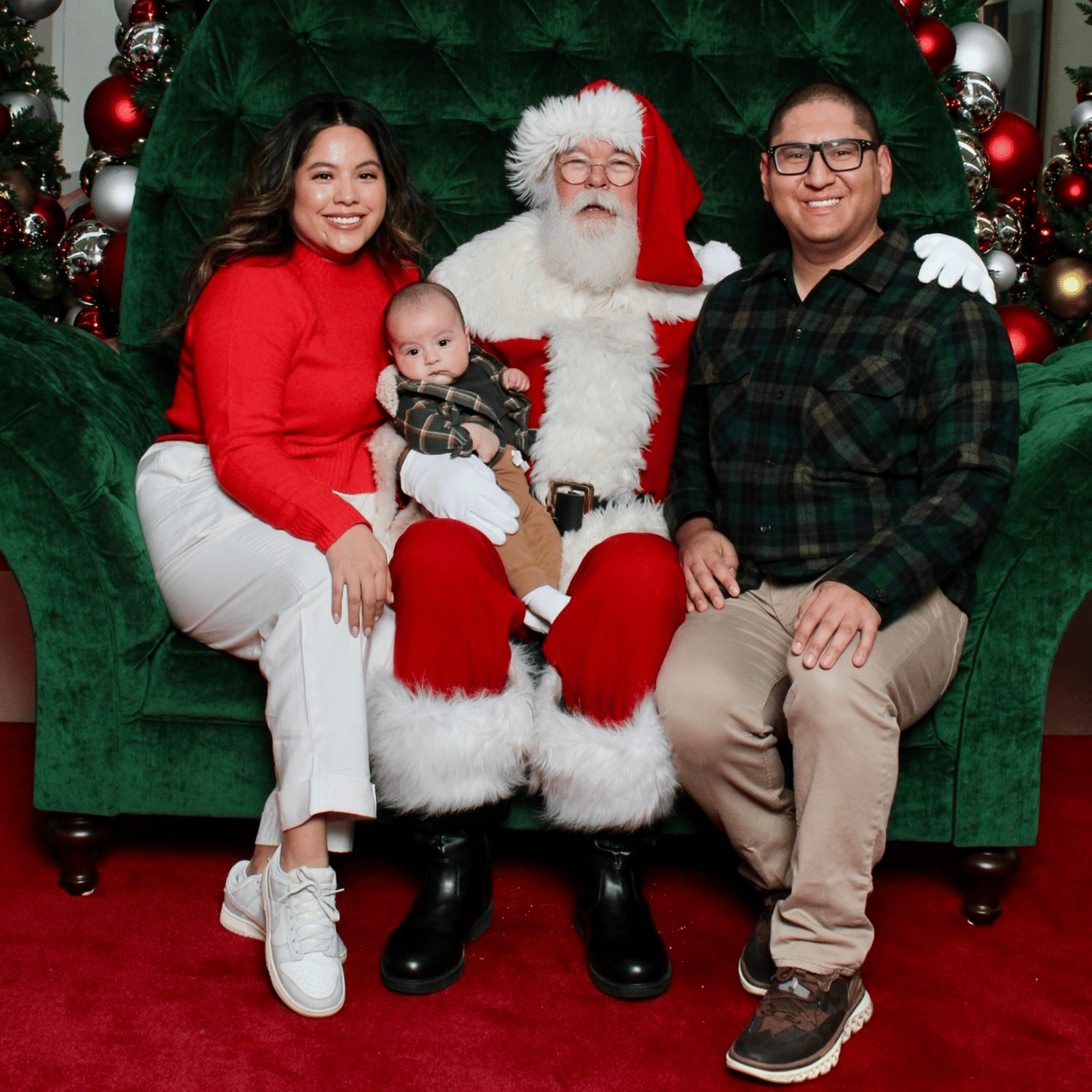 What to Wear for Santa Photos: 5 Festive Outfit Ideas for the Perfect ...
