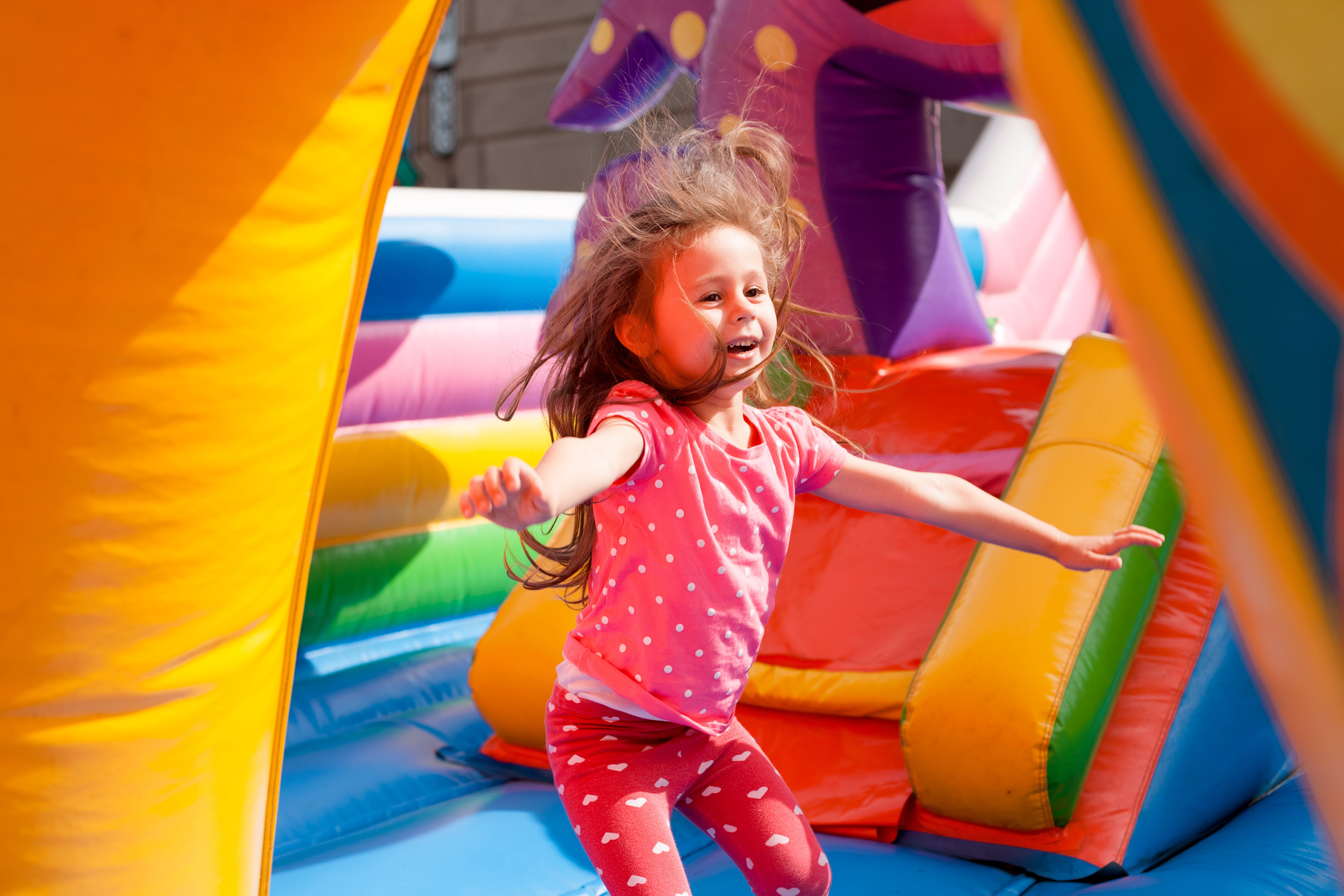 bouncehouse-girl-jumping-bouncing-smiling