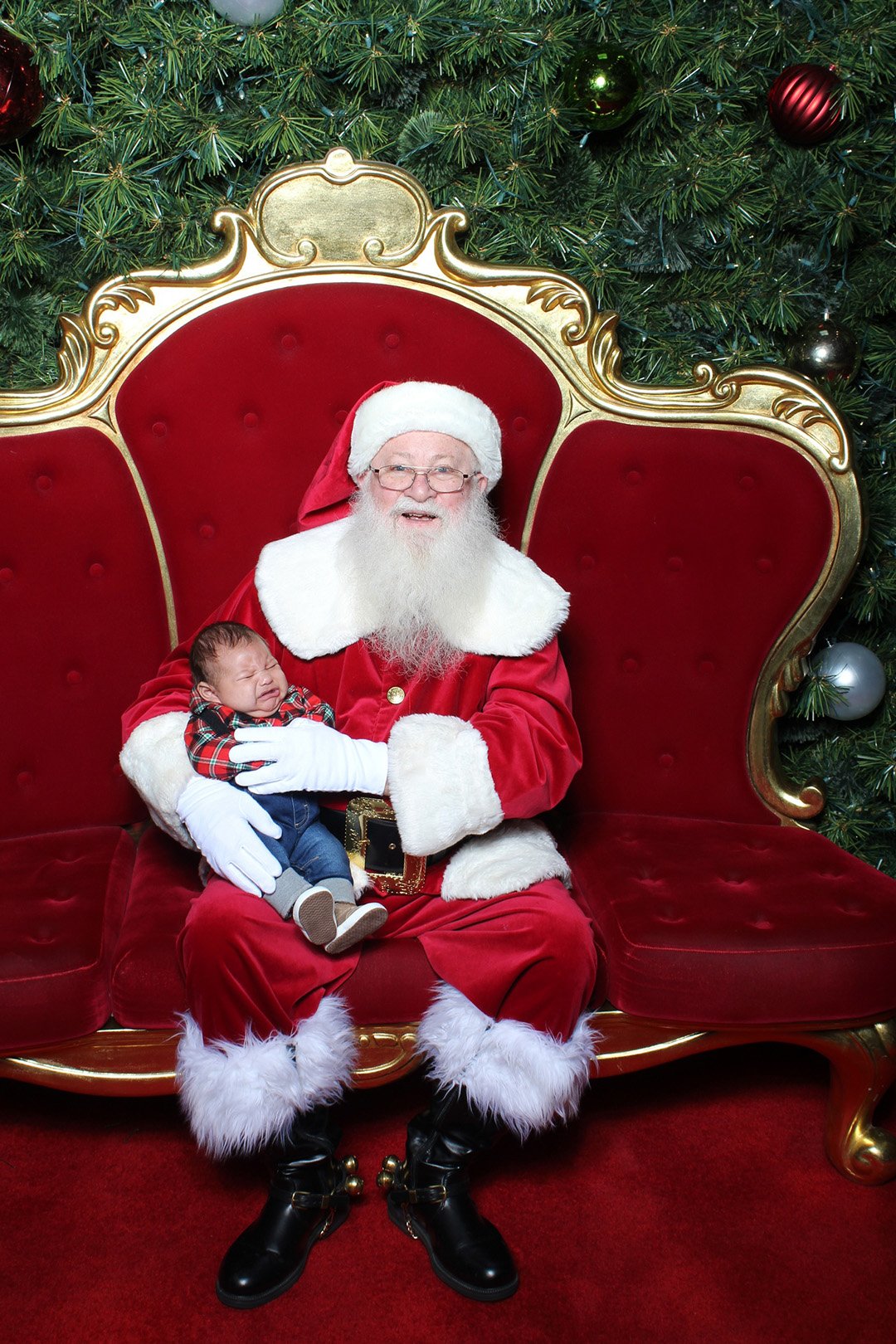 cryingbabyvisitingSanta1