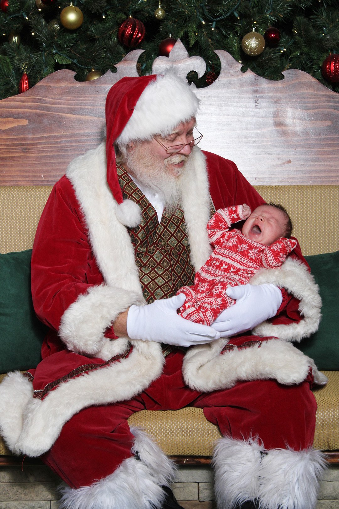 cryingbabyvisitingSanta8