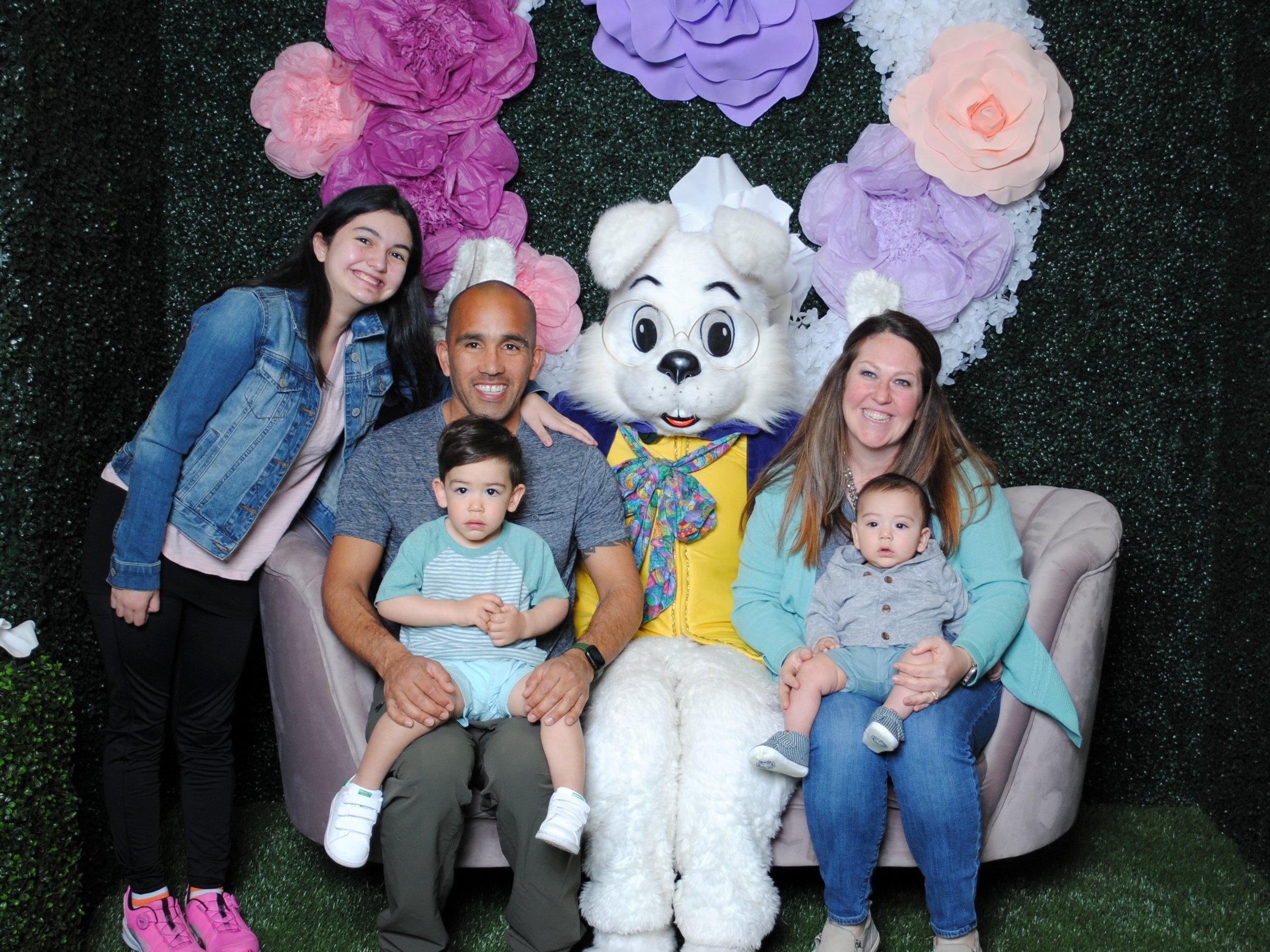 family-taking-photo-with-the-easter-bunny-spring-photo-rabbit