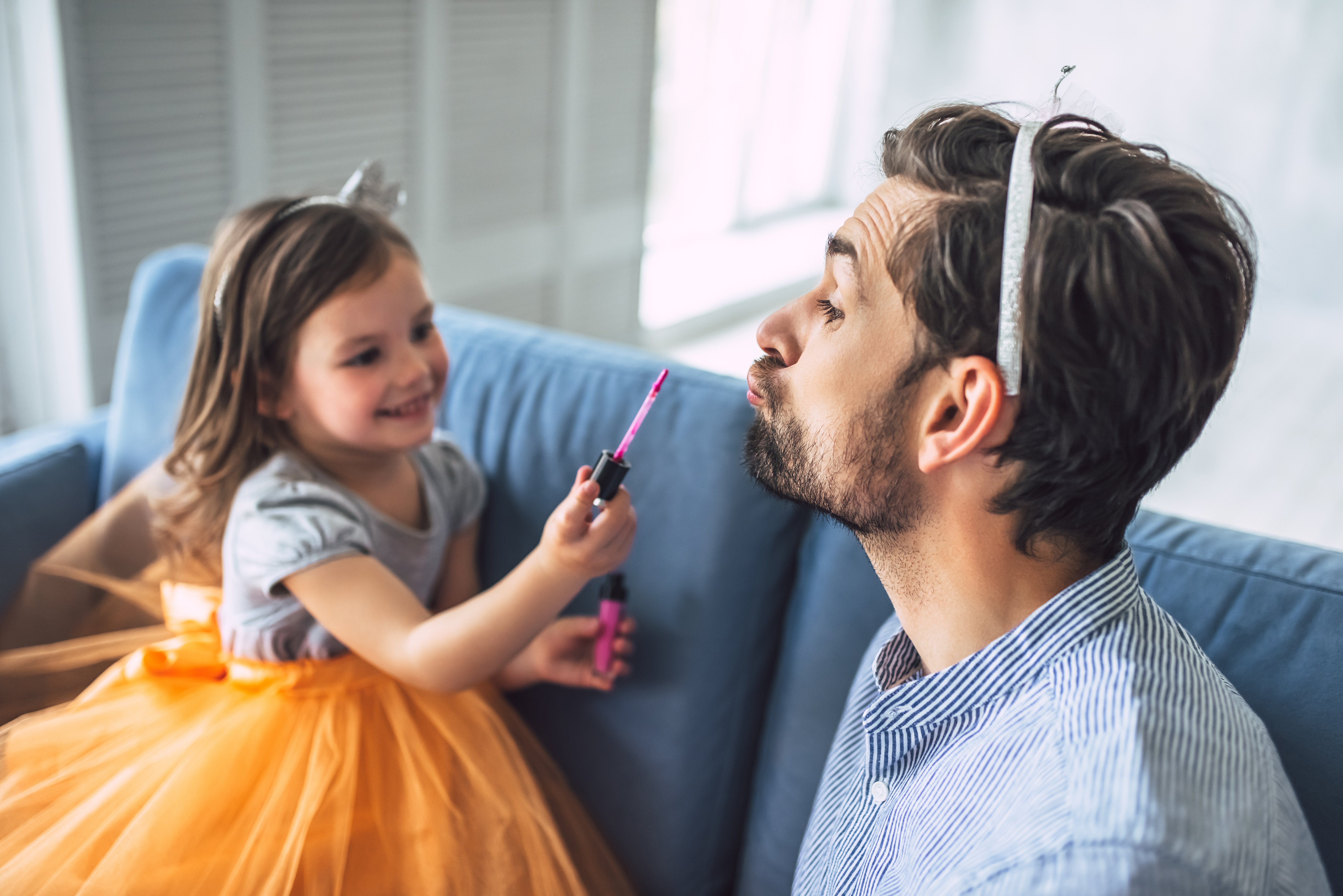 dress-up-family-father-daughter-make-up-crown