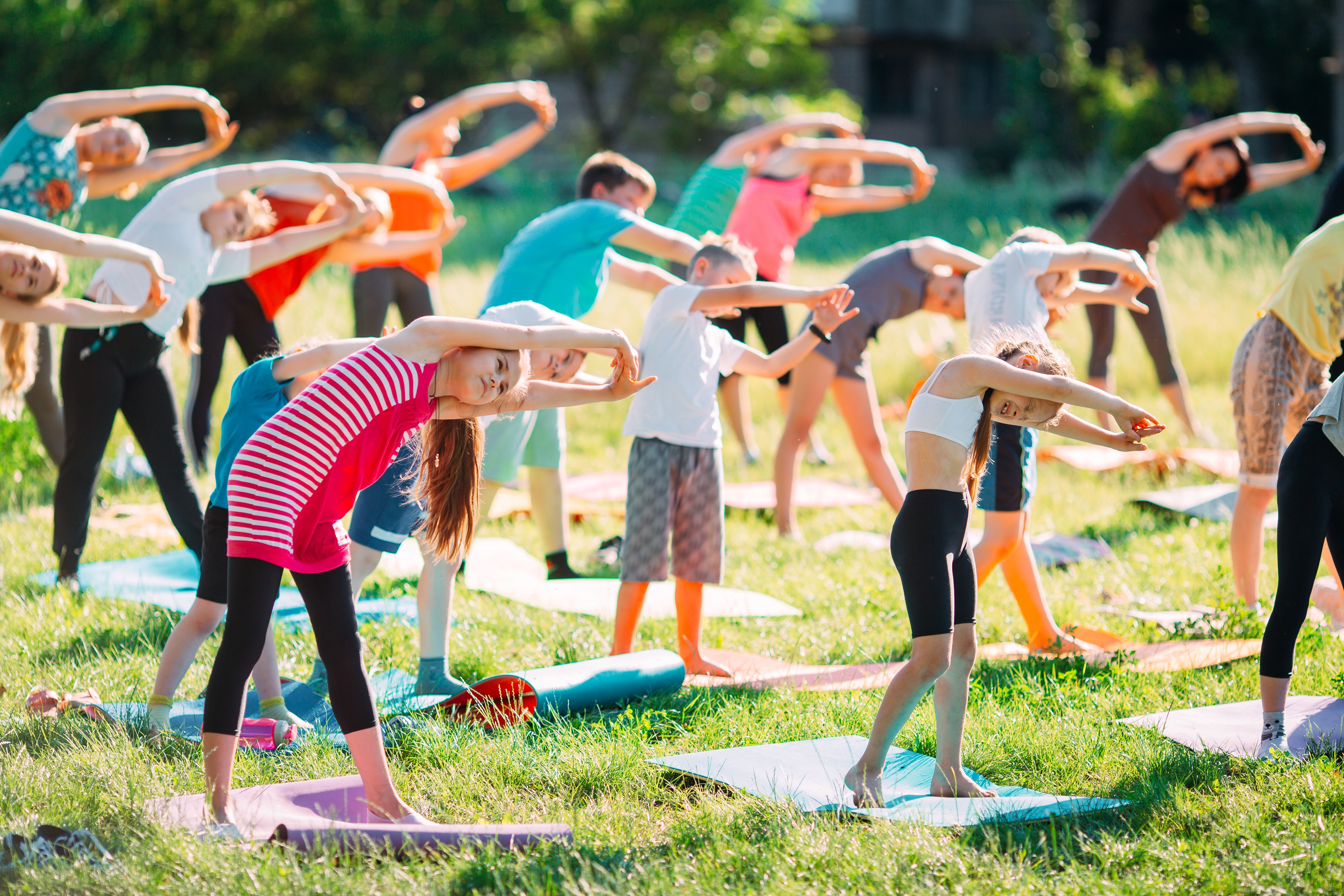 fitness-family-doing-yoga-out-side-group-glass-sunny-day