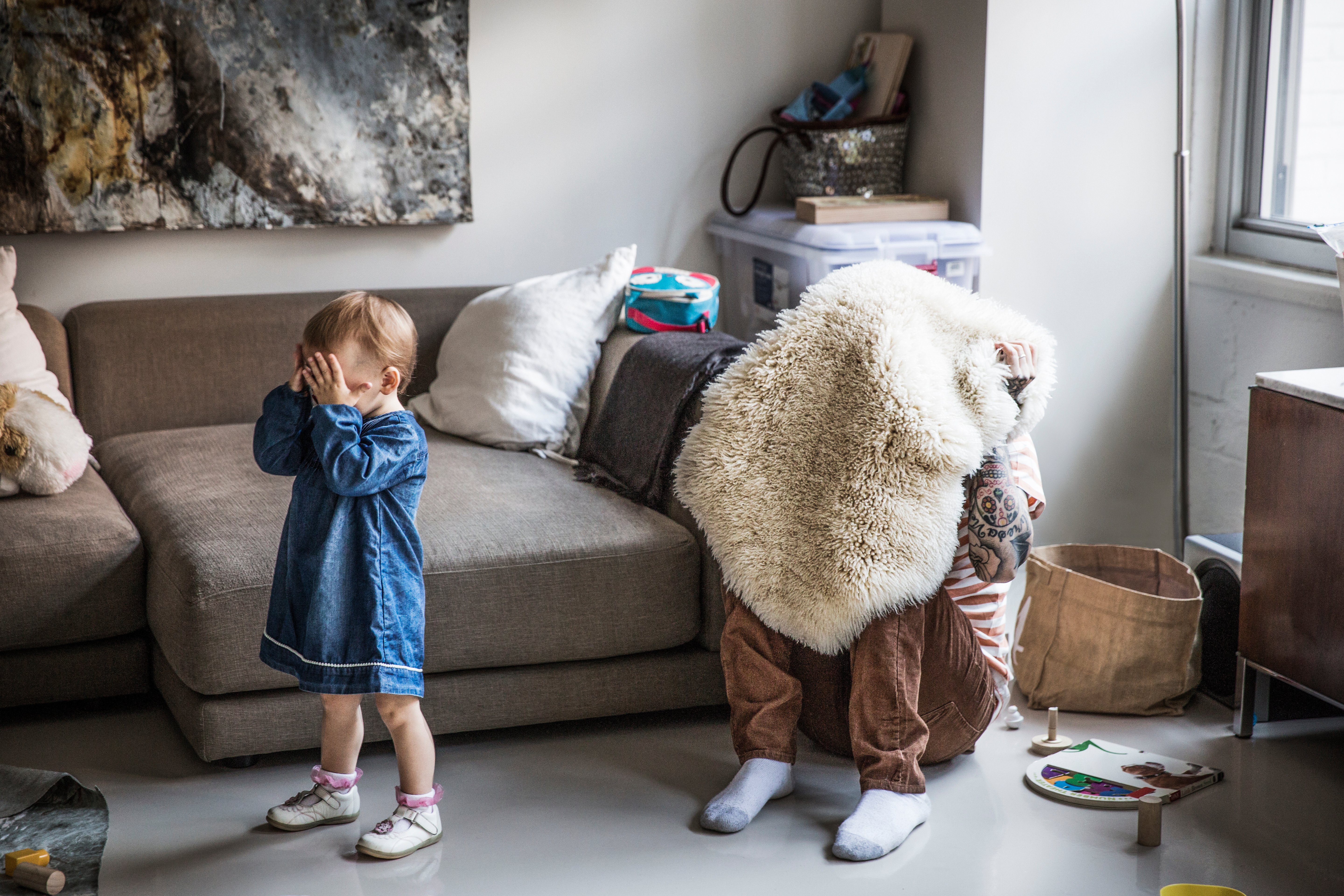 hide-and-seek-family-father-daughter